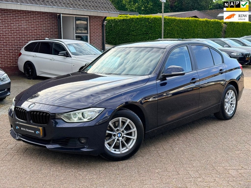 BMW 3-serie 320i High Executive|Ketting vervangen|Navigatie|, Auto's, Automaat, Euro 5, Gebruikt, Zwart