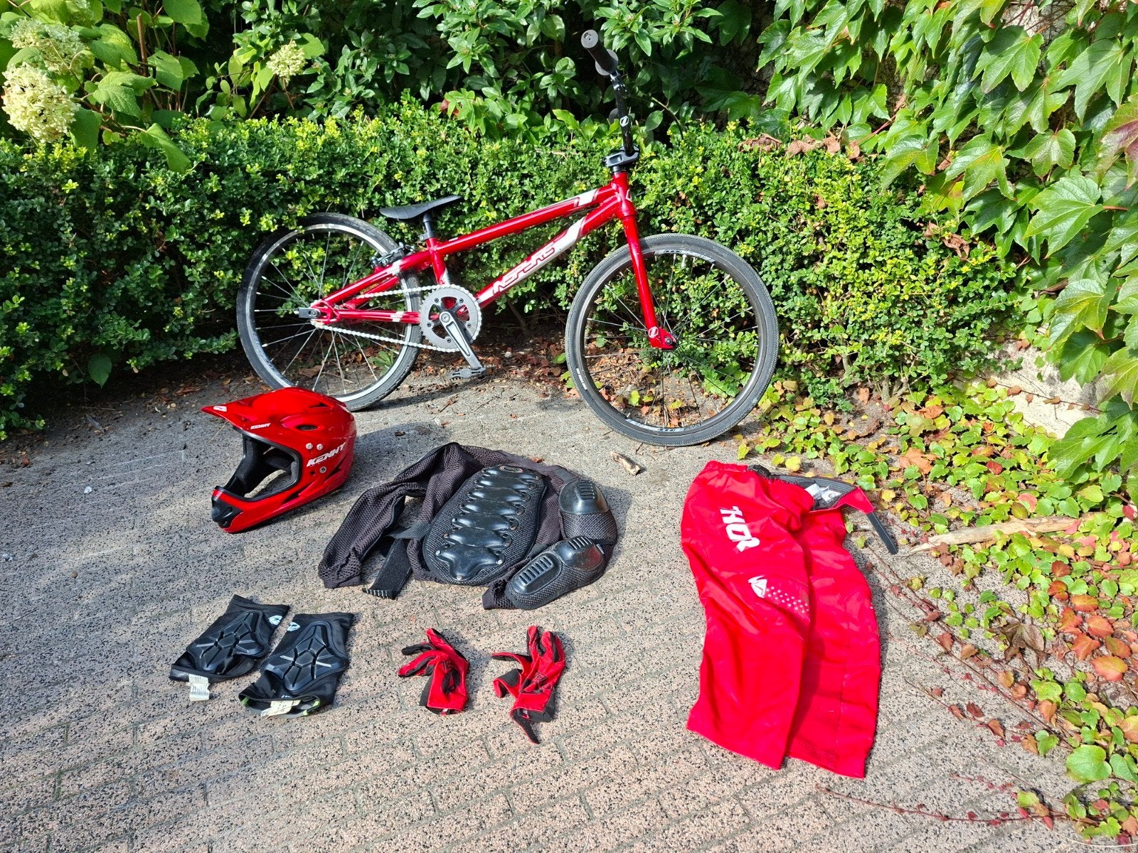 BMX fiets plus beschermende kleding, Fietsen en Brommers, Ophalen, Zo goed als nieuw, Aluminium