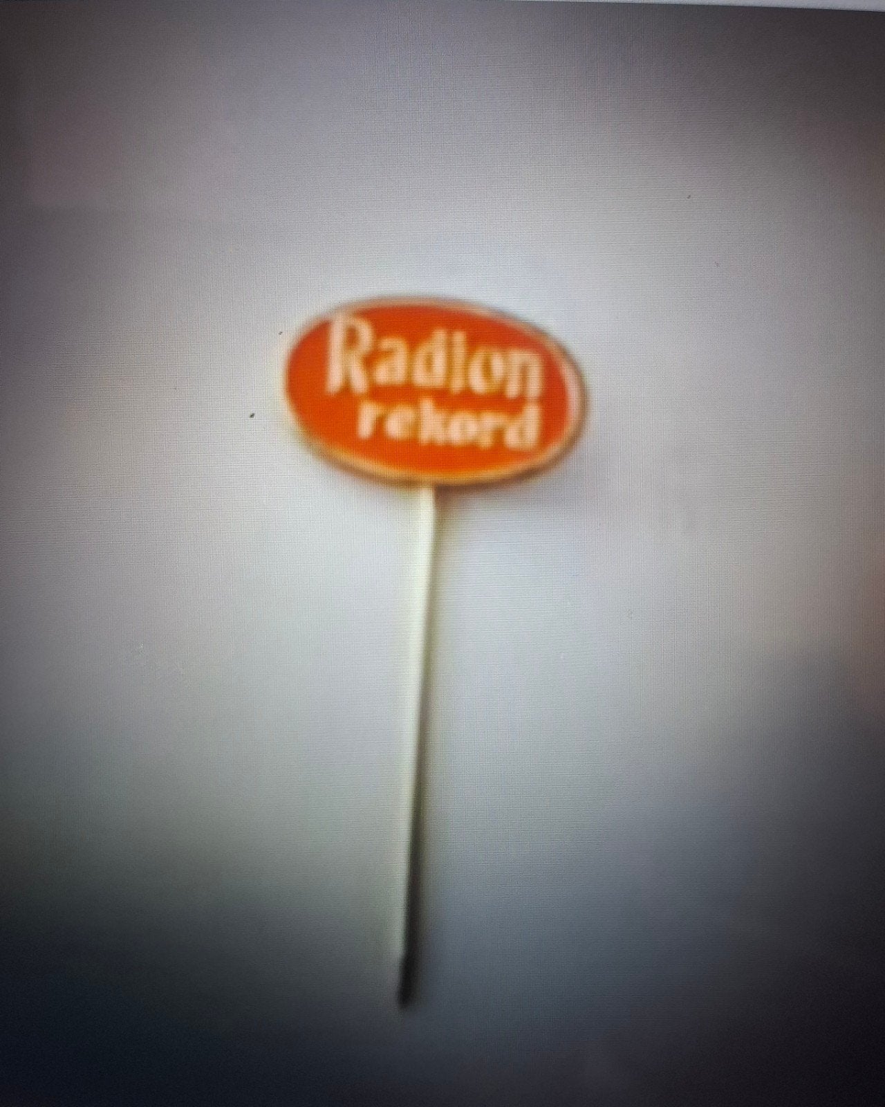 Speldje Radion record, Verzamelen, Ophalen of Verzenden, Zo goed als nieuw, Merk, Speldje of Pin