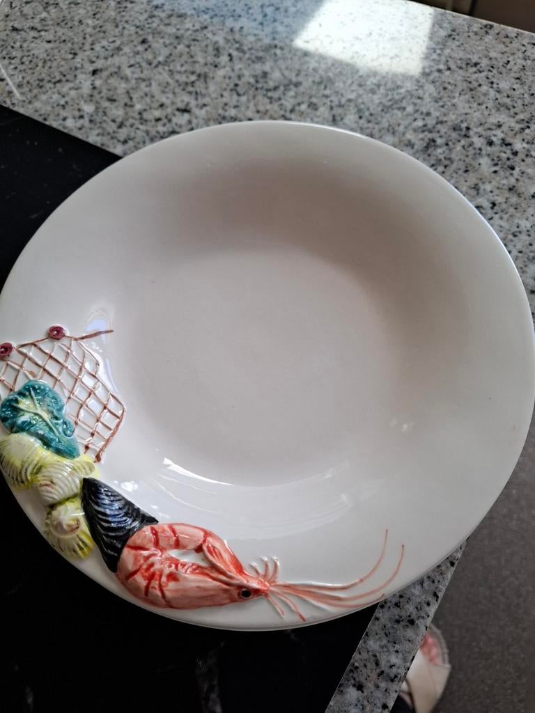 Diep bord met zeedieren reliëf 4 stuks, Keramiek, Ophalen of Verzenden, Zo goed als nieuw, Bord(en)