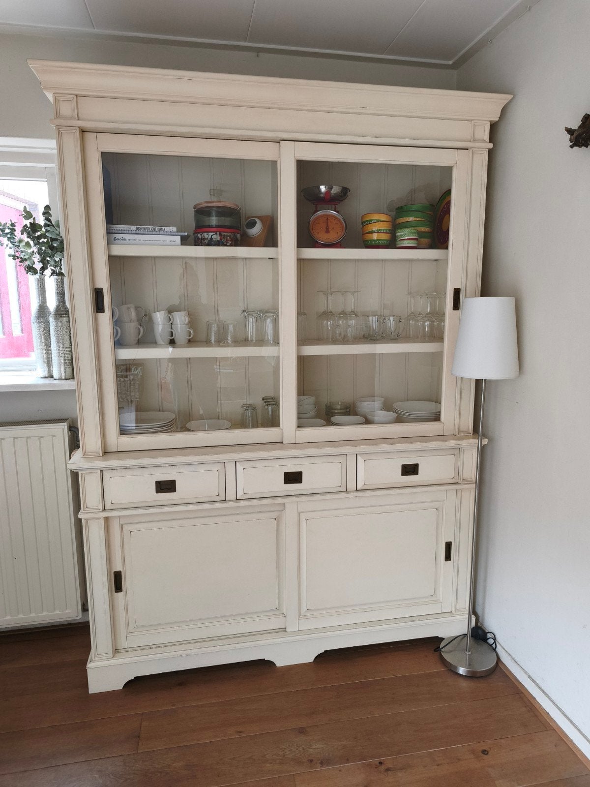 Mooie grote buffetkast creme kleur, Huis en Inrichting, Kasten | Buffetkasten, Ophalen