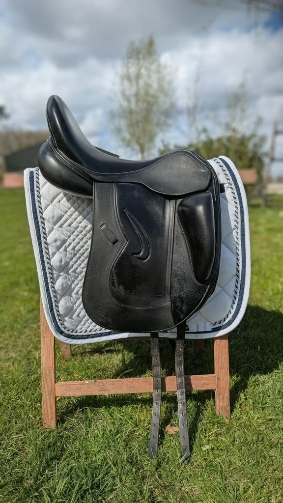 ZGAN Dressuur zadel 18 inch. Proberen mogelijk, Ophalen of Verzenden, Zo goed als nieuw, Dressuur