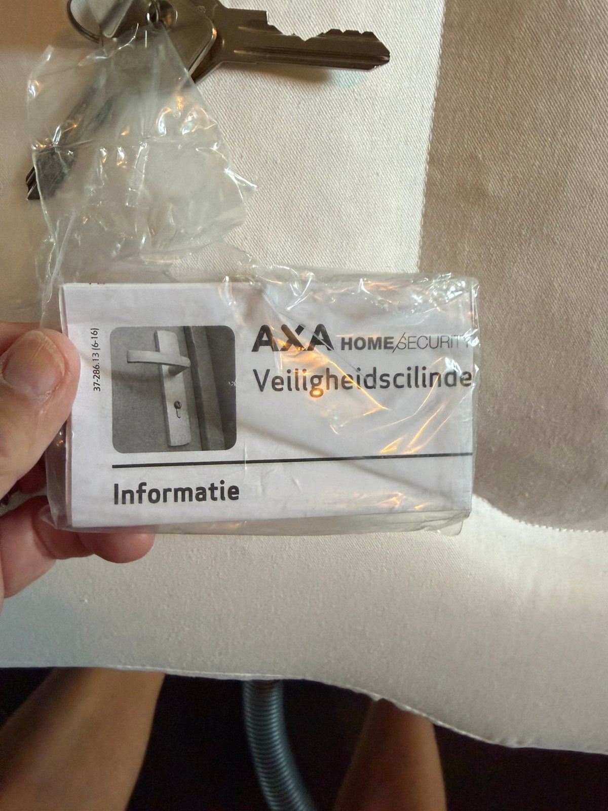 Axa veiligheid cylinder verlengd 40/40 mm nieuw, Ophalen of Verzenden, Zo goed als nieuw, Rvs, Slot