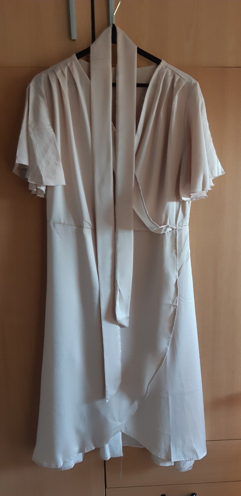 Elegante wikkeljurk Maat L, Maat 38/40 (M), Beige, Nieuw, Ophalen of Verzenden