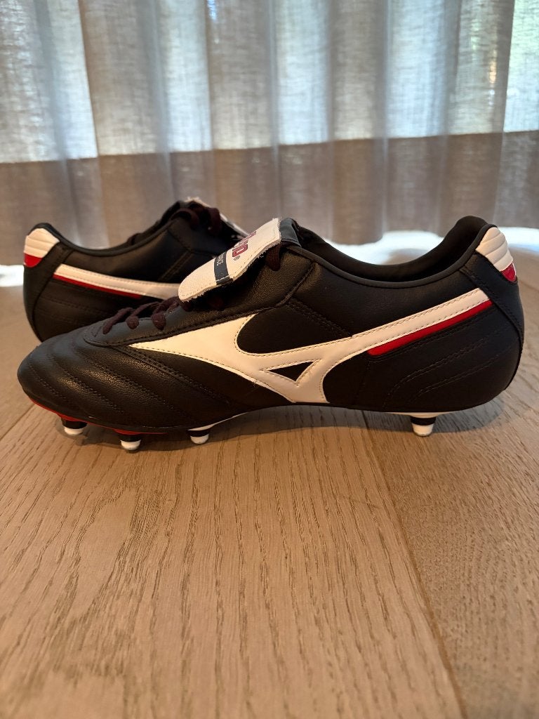 NIEUWE Mizuno MRL voetbalschoenen met schroefnoppen  maat 42, Ophalen, Schoenen, Nieuw, Maat M