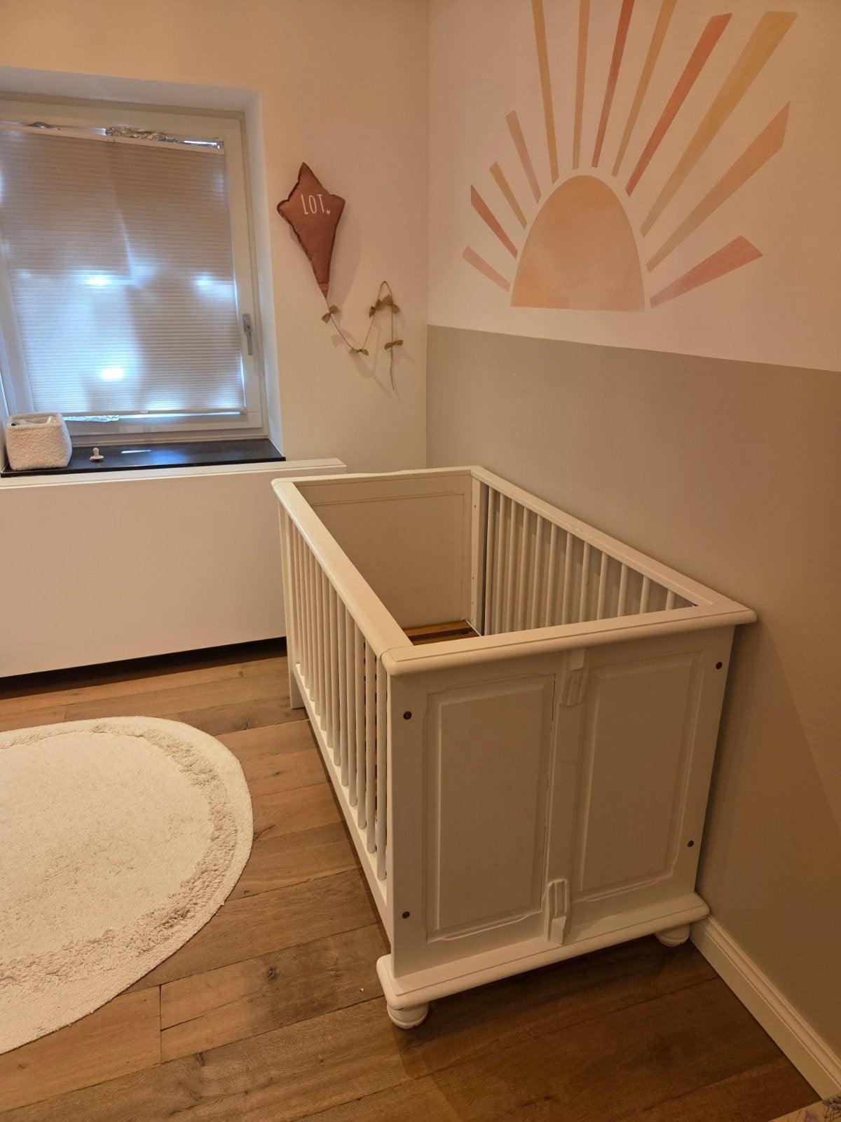 Babybed met matras, sleepsafe topper en hoeslakens, Ophalen, Zo goed als nieuw, Ledikant