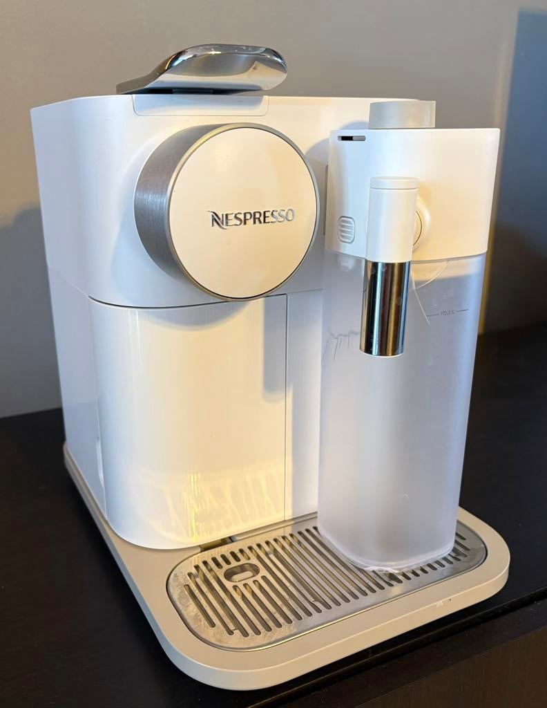 DeLonghi Nespresso Gran Lattissima NIEUW, Witgoed en Apparatuur, Koffiezetapparaten, Ophalen of Verzenden, Nieuw, Koffiemachine