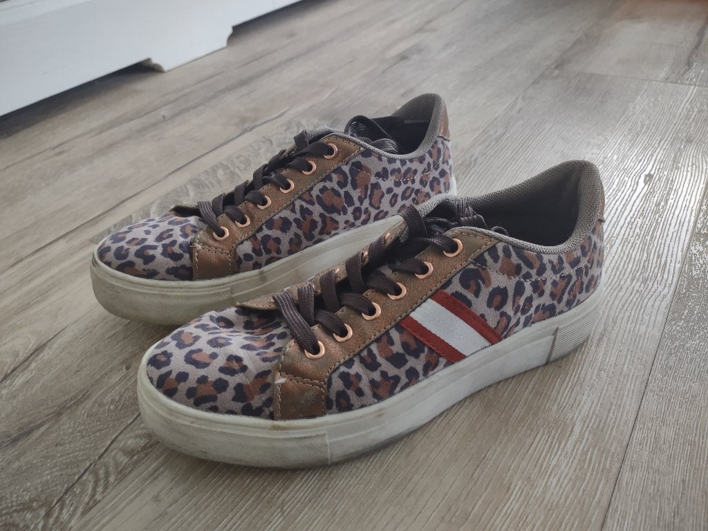 Mooie grijs bruine sneakers met luipaard print, 36. Glitters, Kleding | Dames, Schoenen, Zo goed als nieuw, Sneakers of Gympen