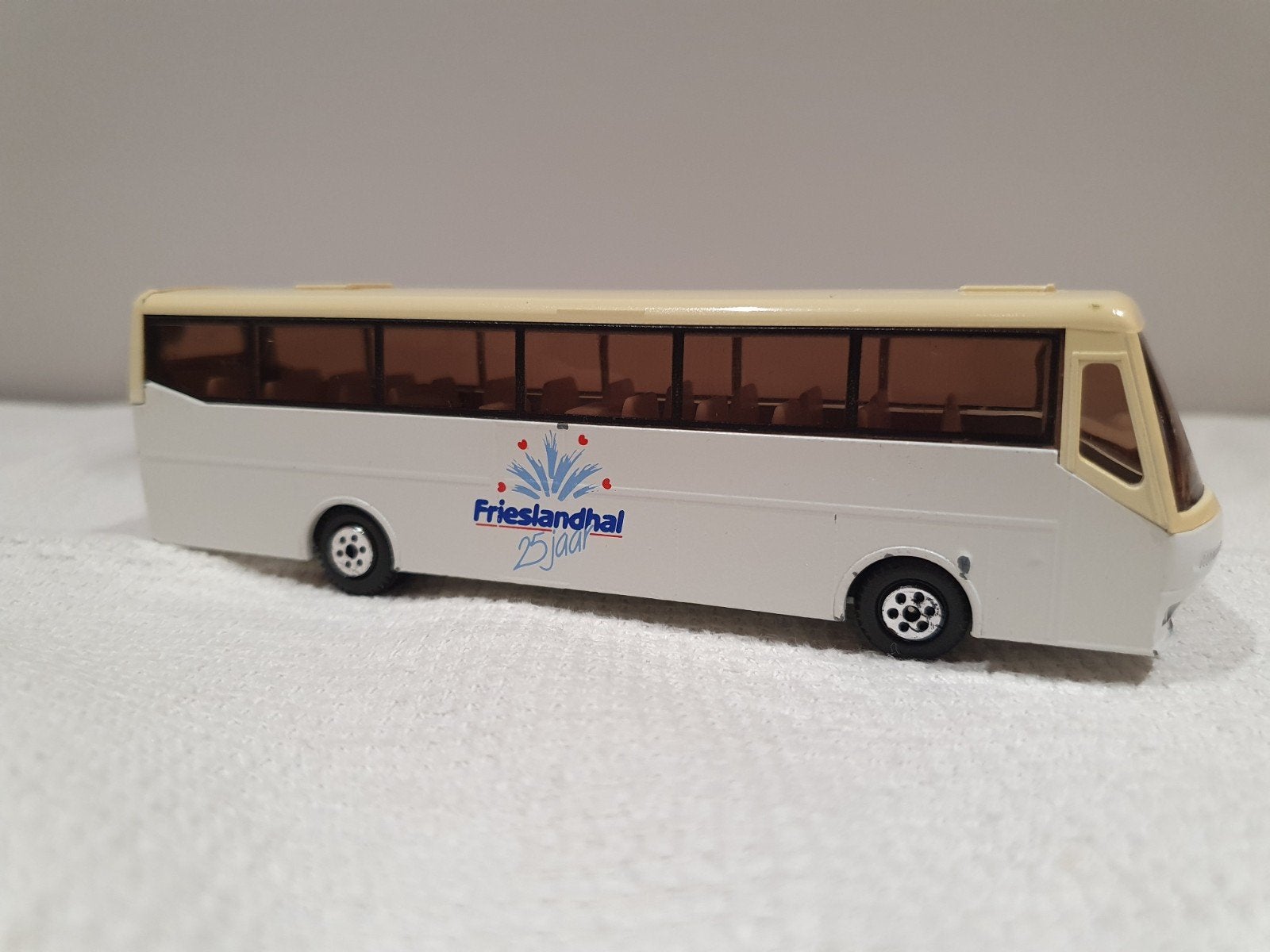 Efsi Bova Futura FHD12 bus 1:87 Frieslandhal, Hobby en Vrije tijd, Modelauto's | 1:87, Ophalen of Verzenden, Gebruikt, Bus of Vrachtwagen