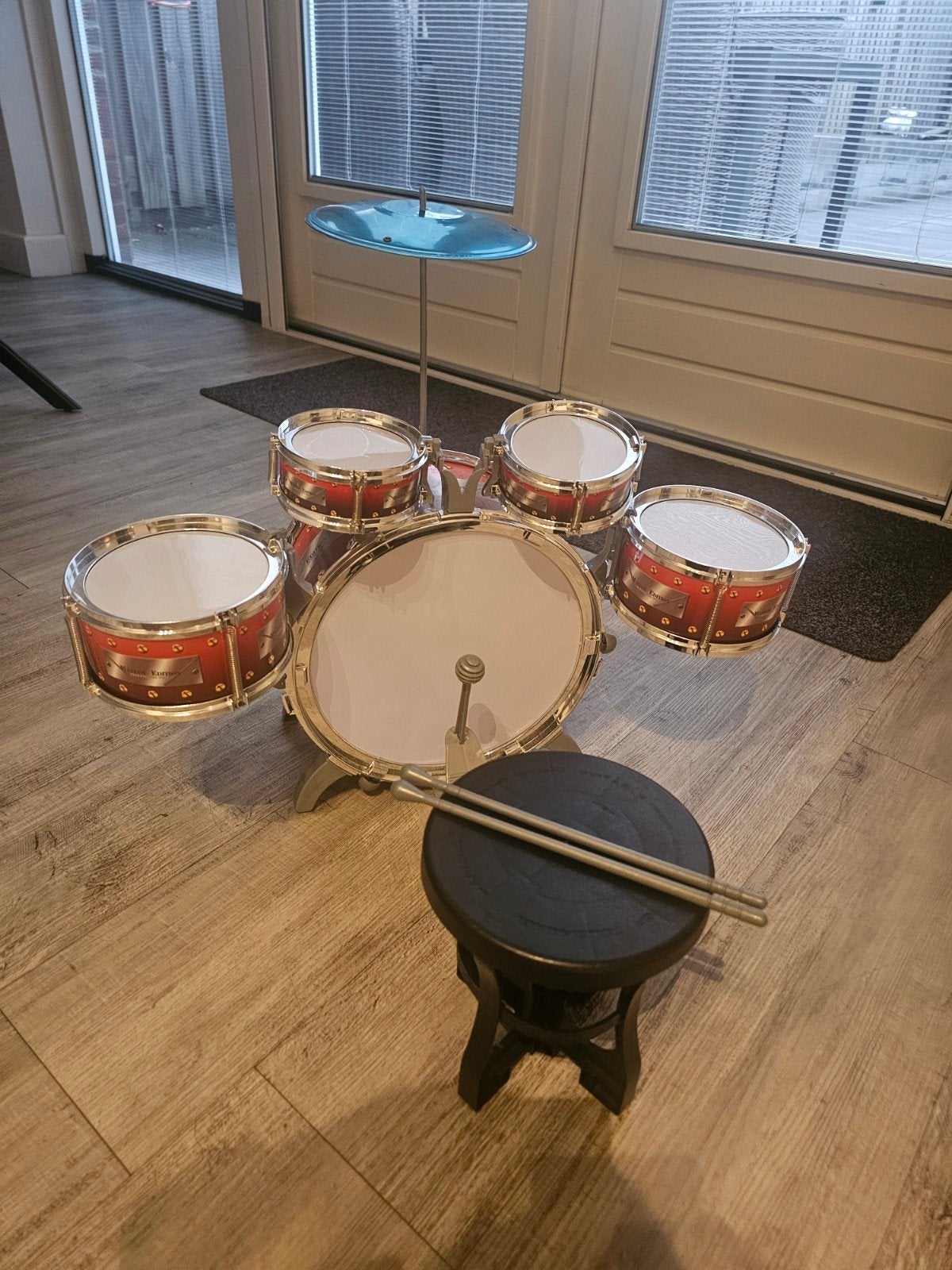 Kinderdrumstel met krukje en drumstokken, Ophalen, Gebruikt, Overige merken