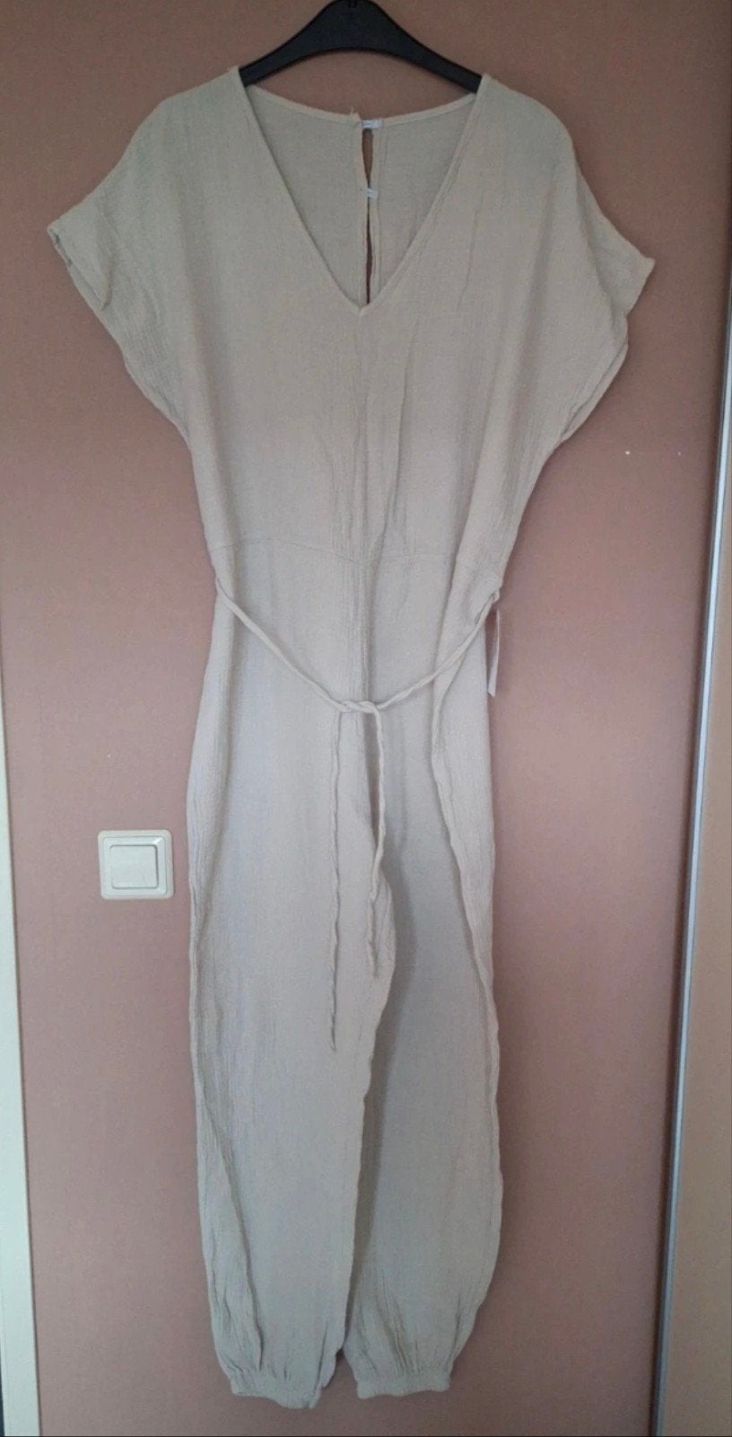 Bellavie jumpsuit, nieuw met label, maat M, Kleding | Dames, Jumpsuits, Nieuw, Maat 38/40 (M), Beige, Ophalen of Verzenden