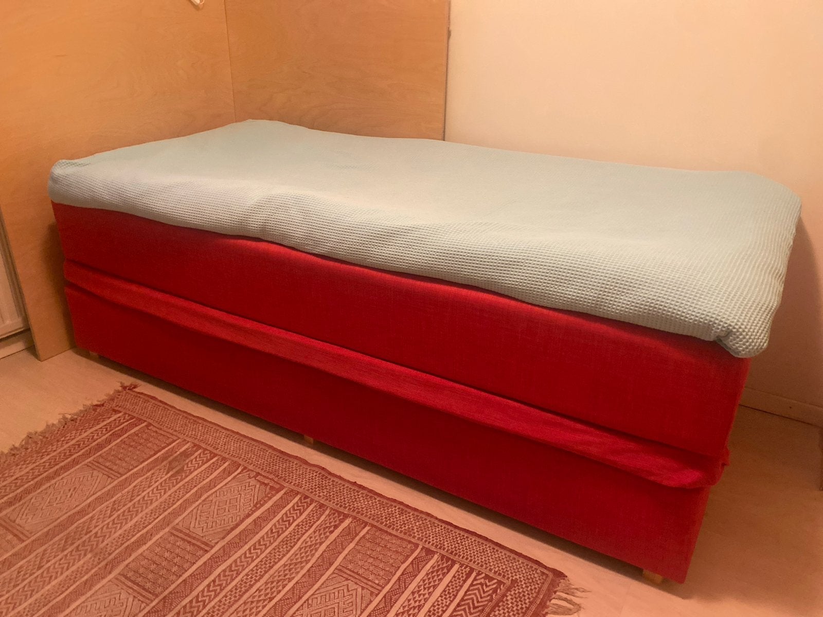 Rode boxspring met matras en 2 toppers, Ophalen of Verzenden, Zo goed als nieuw, Rood