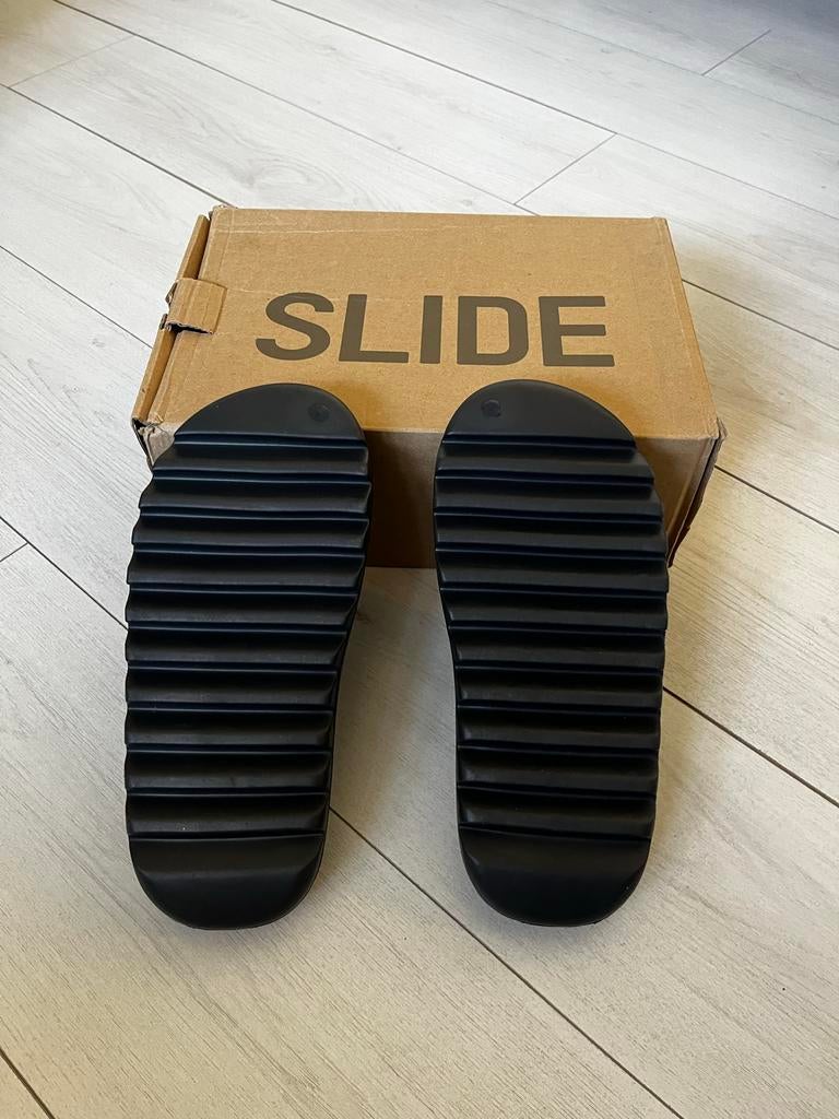 Yeezy Slides Zwart, Kleding | Heren, Schoenen, Ophalen of Verzenden, Nieuw, Zwart, Slippers