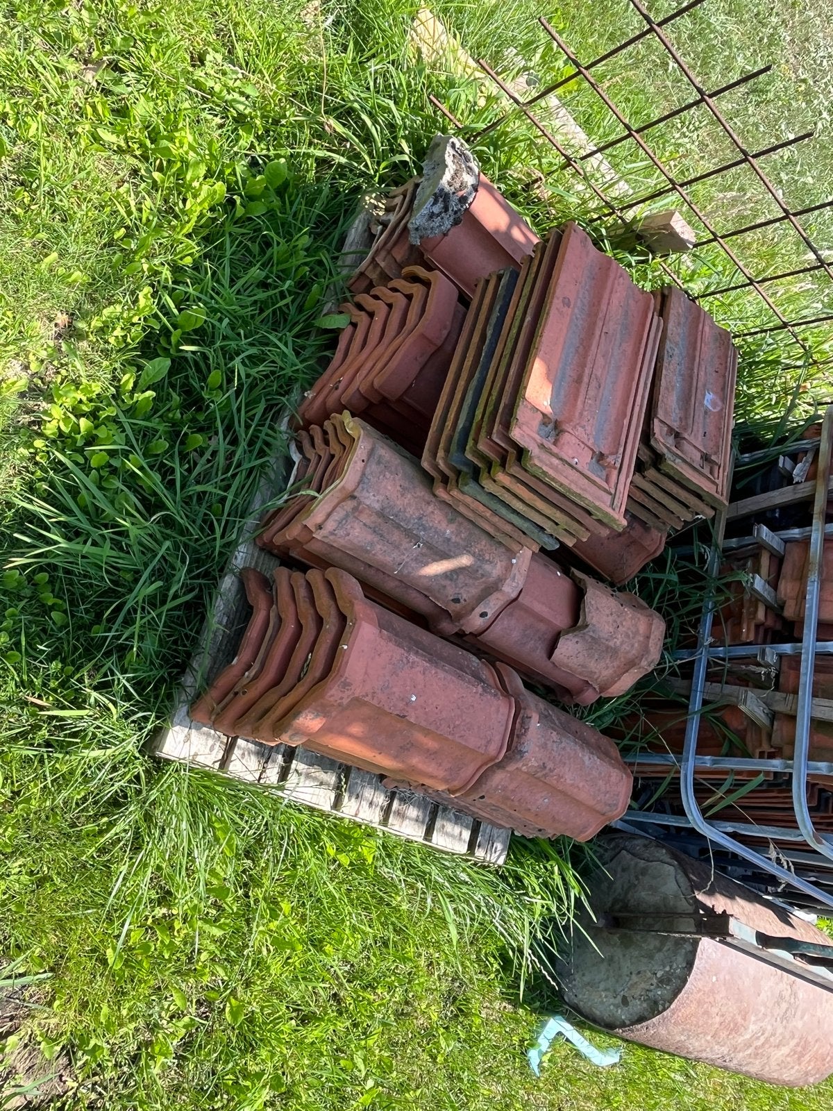 2000 vlakke mulden pannen met 46 nokvorsten, Ophalen, Gebruikt, Steen of Klei, 15 m² of meer