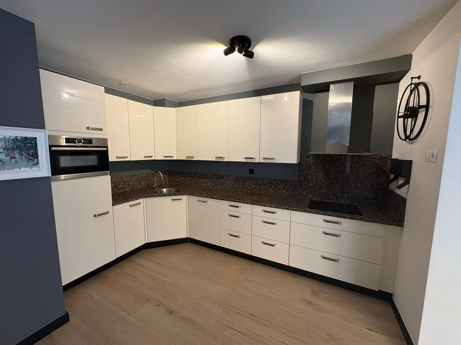 Complete keuken met graniet en apparatuur (365x217cm), Huis en Inrichting, Keuken | Complete keukens, Ophalen, Gebruikt, Wit, Hoekkeuken