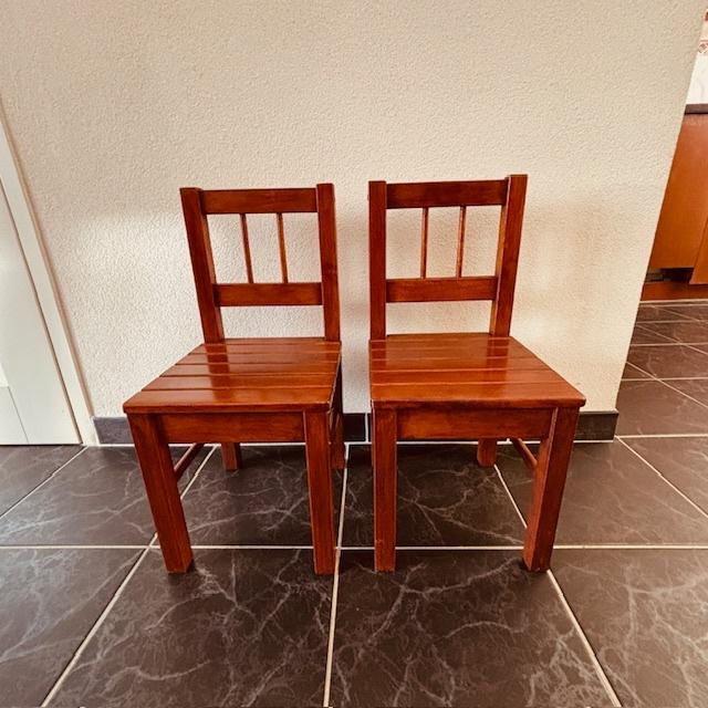 2 houten kinderstoeltjes, Ophalen of Verzenden, Zo goed als nieuw, Stoel(en)