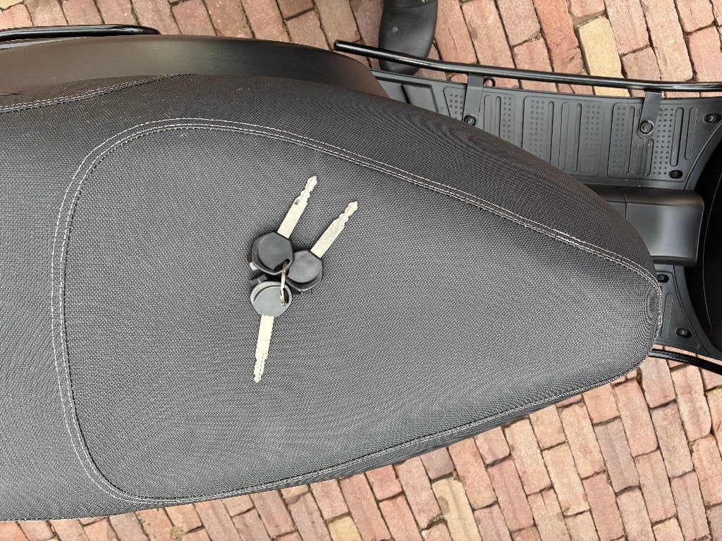 Foto 12 van Scooter 45km La souris Sourini R BJ 2023 in goede staat €725