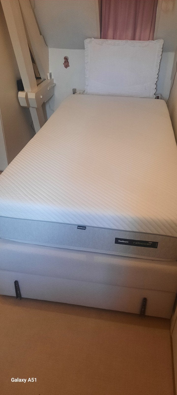 Eastborn matras Reboost Pro, Huis en Inrichting, Ophalen, 100 cm, Eenpersoons, Zo goed als nieuw