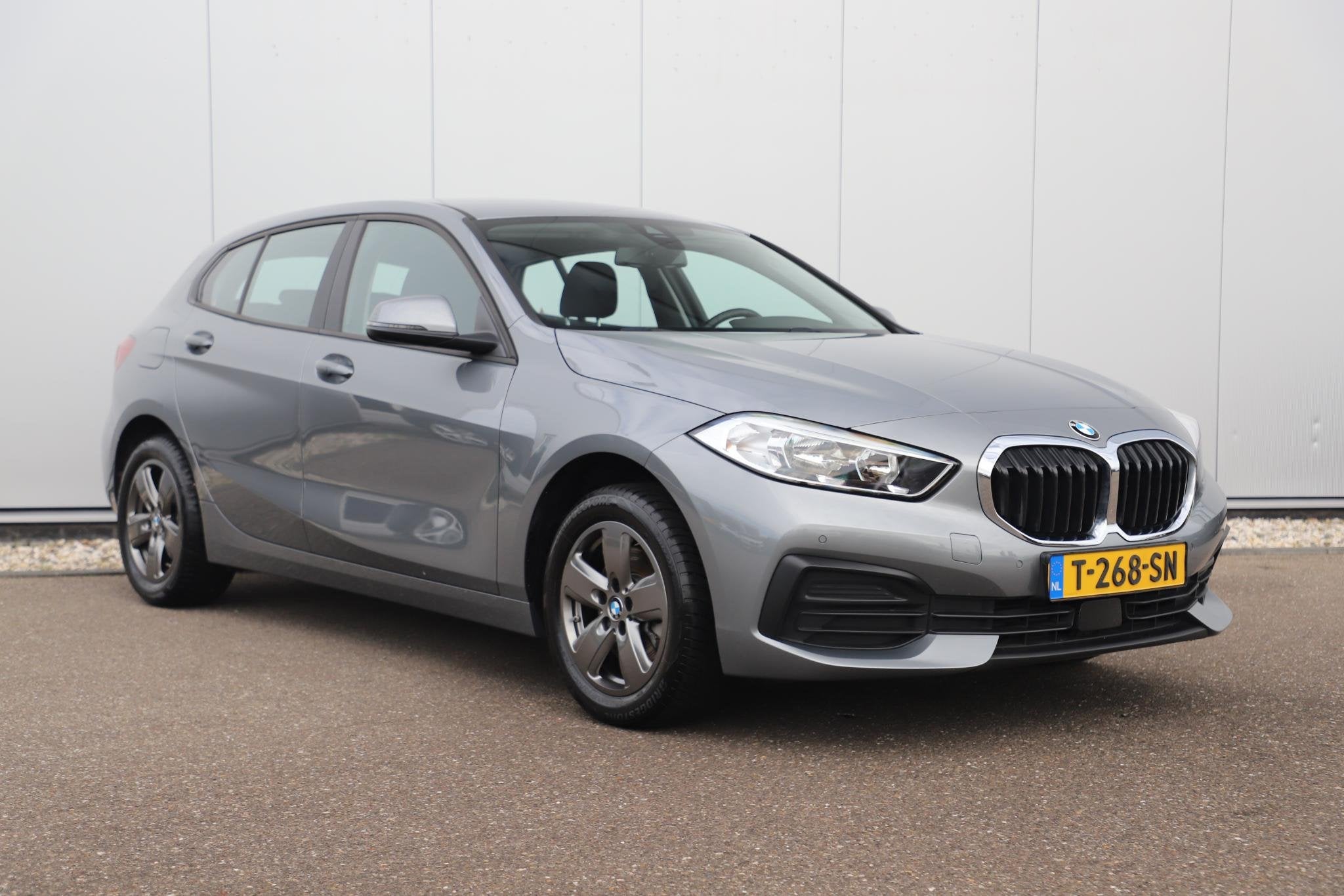 BMW 1-serie 118i 136PK Automaat Navigatie Draadloos Carplay, Auto's, Gebruikt, Met garantie (alle), Origineel Nederlands, 3 cilinders