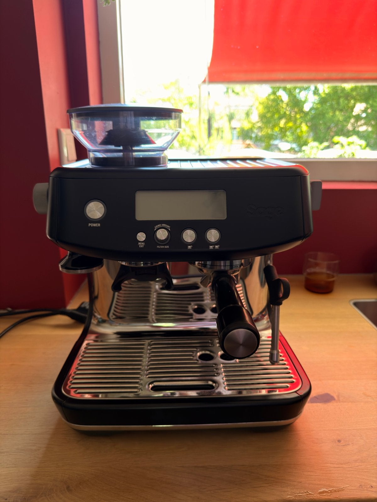 Sage Barista Pro, Witgoed en Apparatuur, Koffiezetapparaten, Ophalen, Afneembaar waterreservoir, Espresso apparaat, Koffiebonen