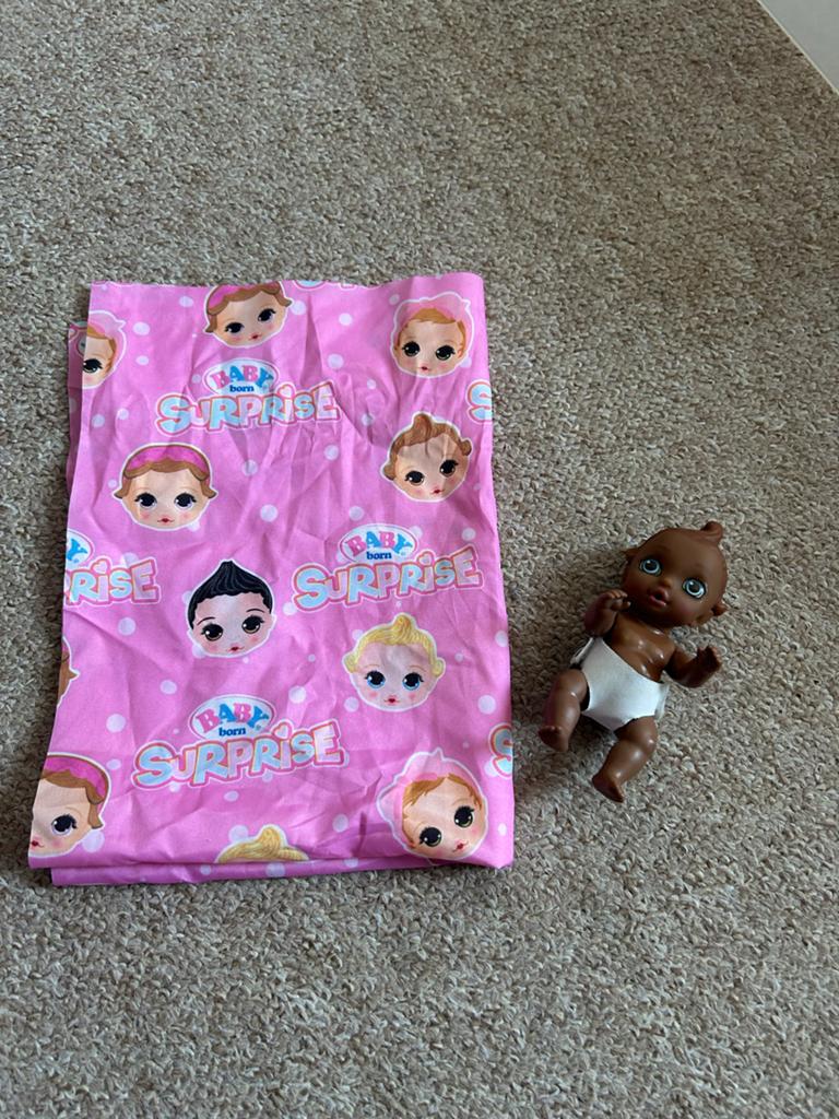 Kleine Baby Born Surprise pop met roze doekje en flesje, Ophalen of Verzenden, Babypop