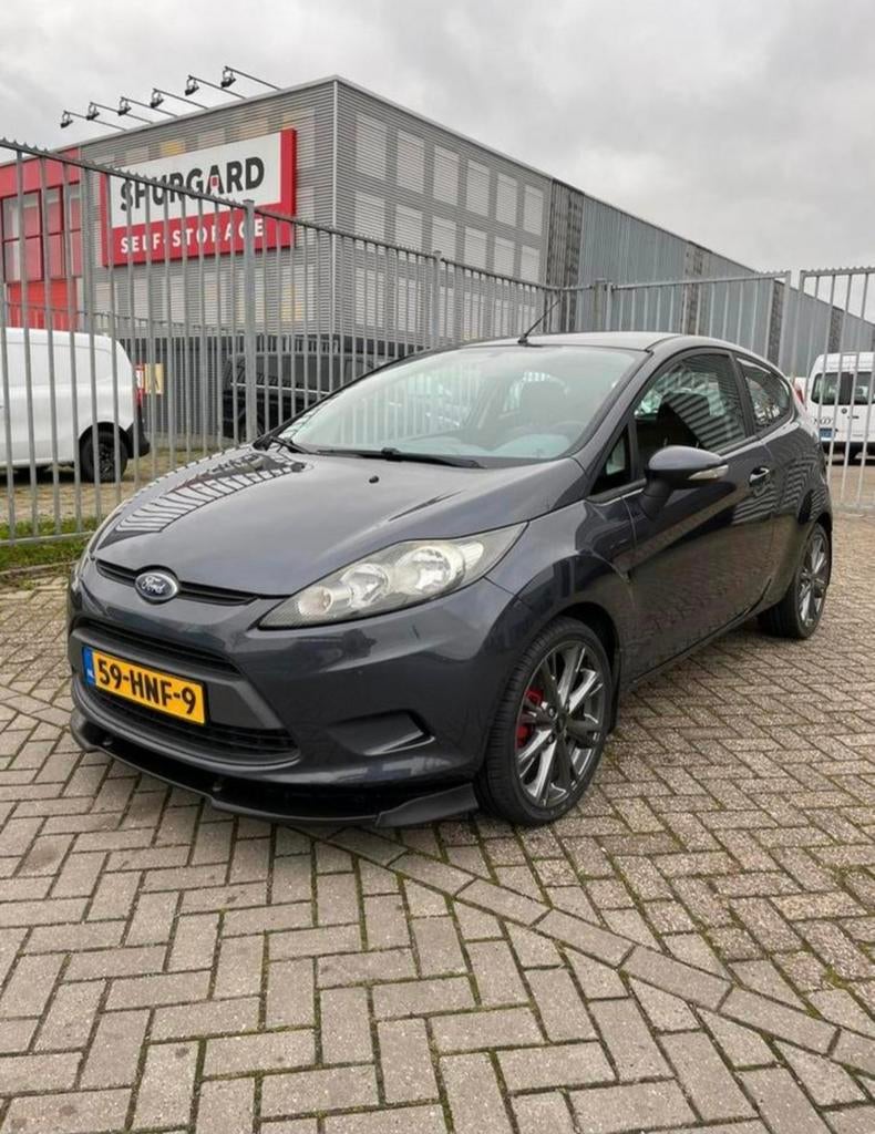 Ford Fiësta 1.25 60KW 3DR 2009 Grijs, Auto's, Ford, Voorwielaandrijving, 600 kg, 4 cilinders, Navigatiesysteem