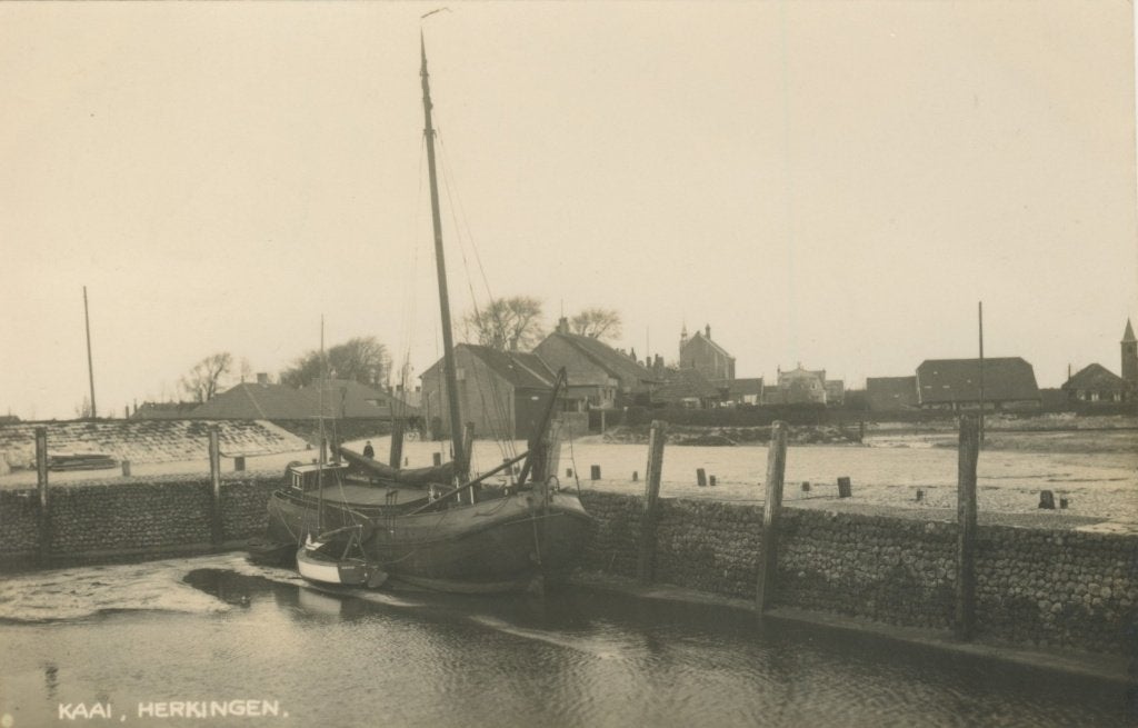 Fotokaart Herkingen, Kaai in de sneeuw., Verzamelen, Ophalen of Verzenden, 1920 tot 1940, Gelopen, Zuid-Holland