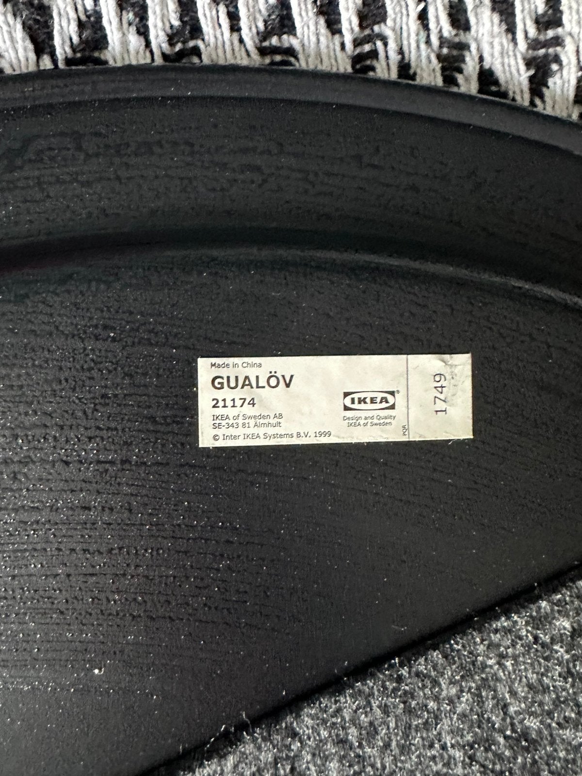 Zwarte Ikea “Gualöv” opberg tafel, Huis en Inrichting, Ophalen, Zo goed als nieuw, Zwart, Eén