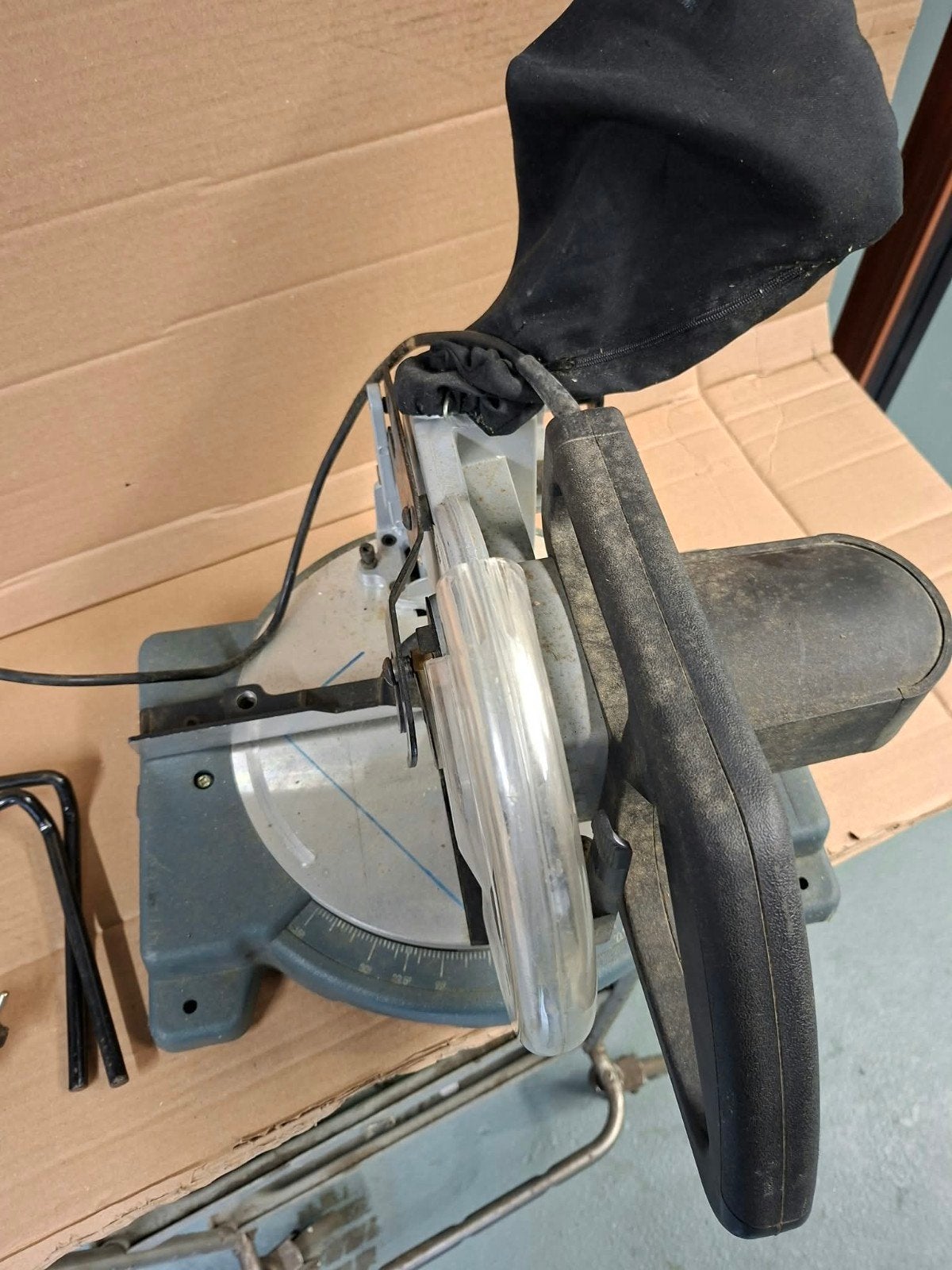 Kinzo Afkortzaag 8E329 - Gebruikt maar functioneel, Gebruikt, Kinzo, 600 tot 1200 watt, Ophalen of Verzenden