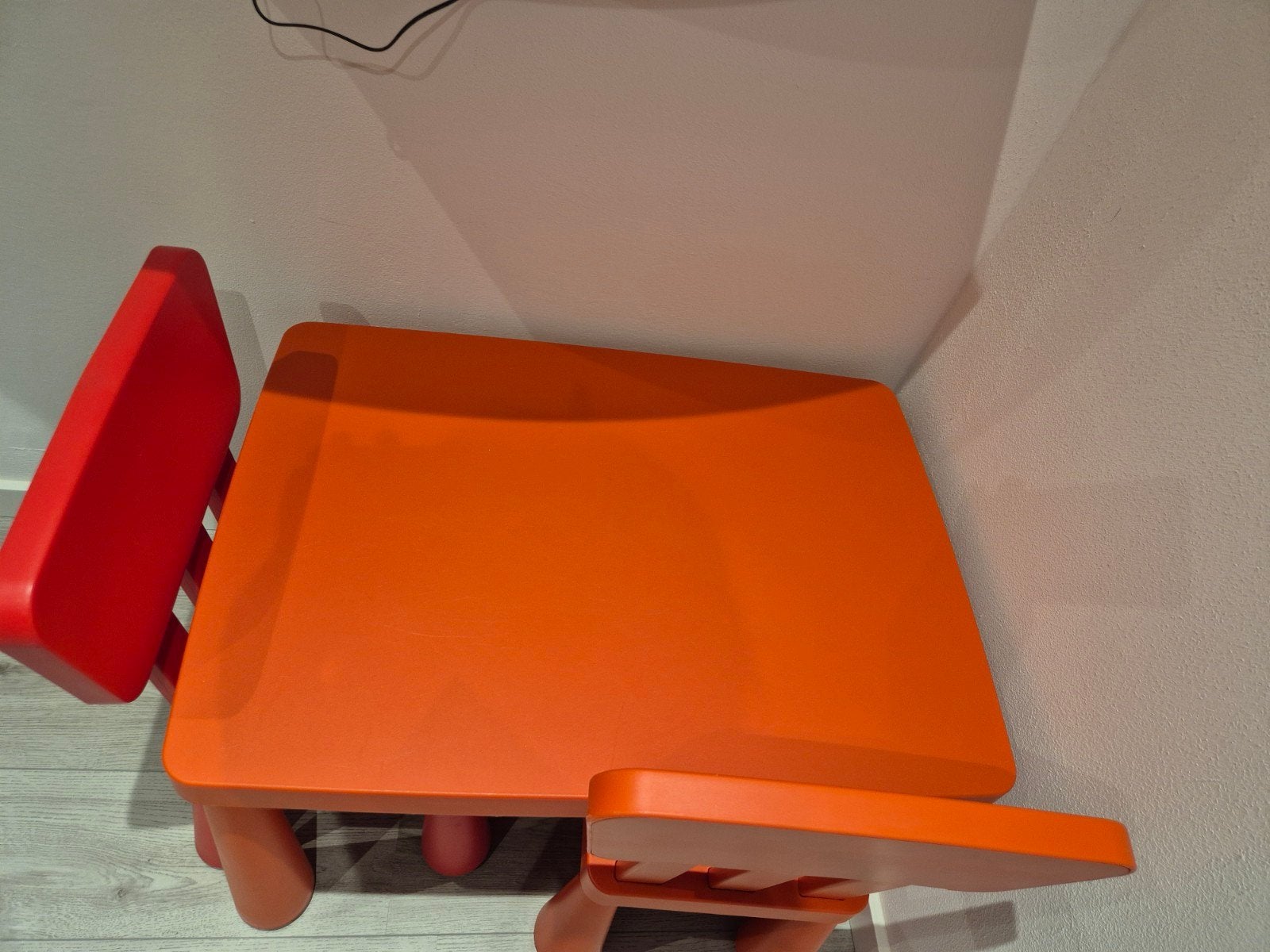 IKEA Mammut kinderstoelen en tafel, rood/oranje, Ophalen, Gebruikt, Tafel(s) en Stoel(en)