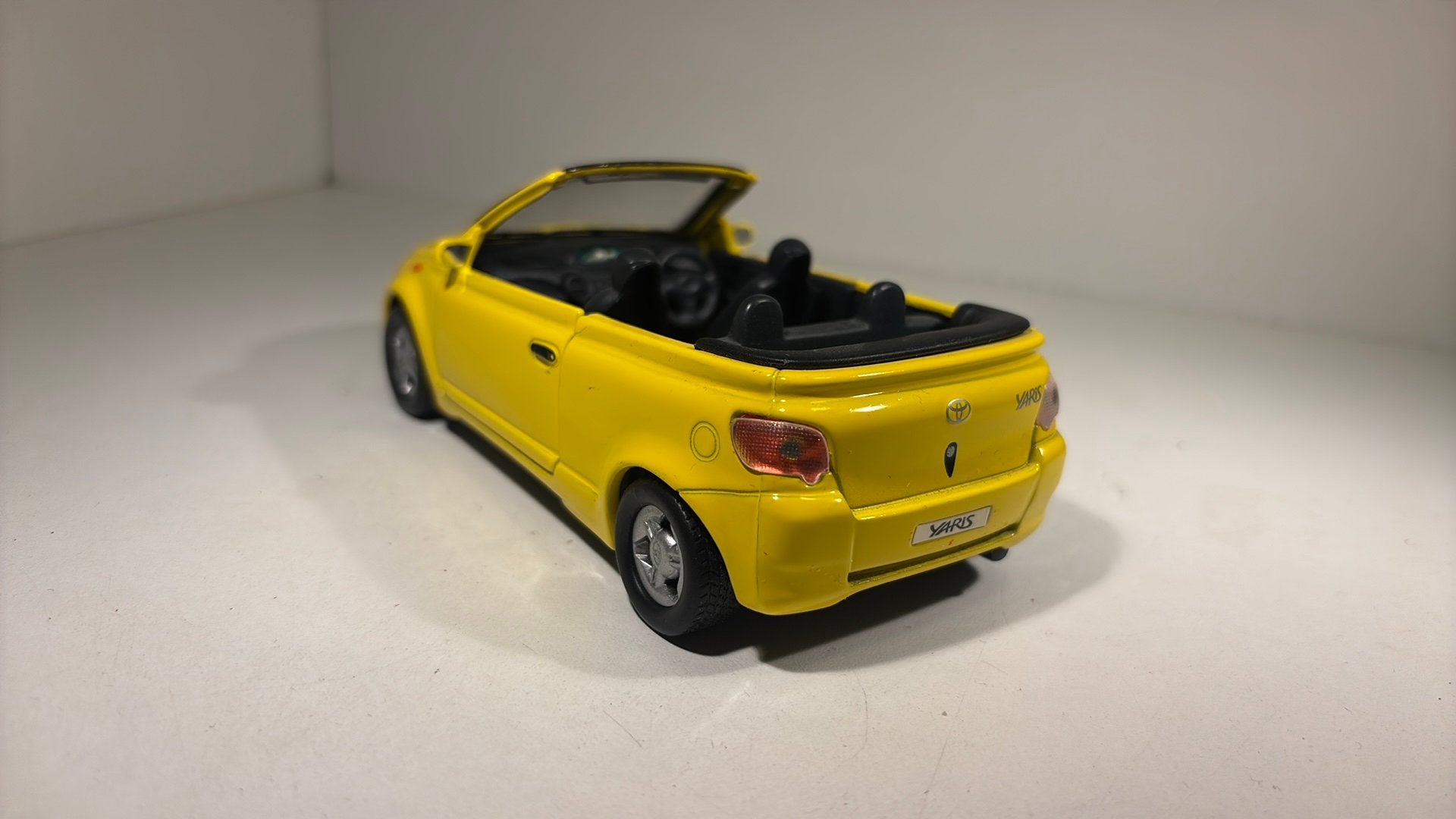 Toyota yaris cabriolet concept sunny side 1.24, Revell, Ophalen of Verzenden, A, A