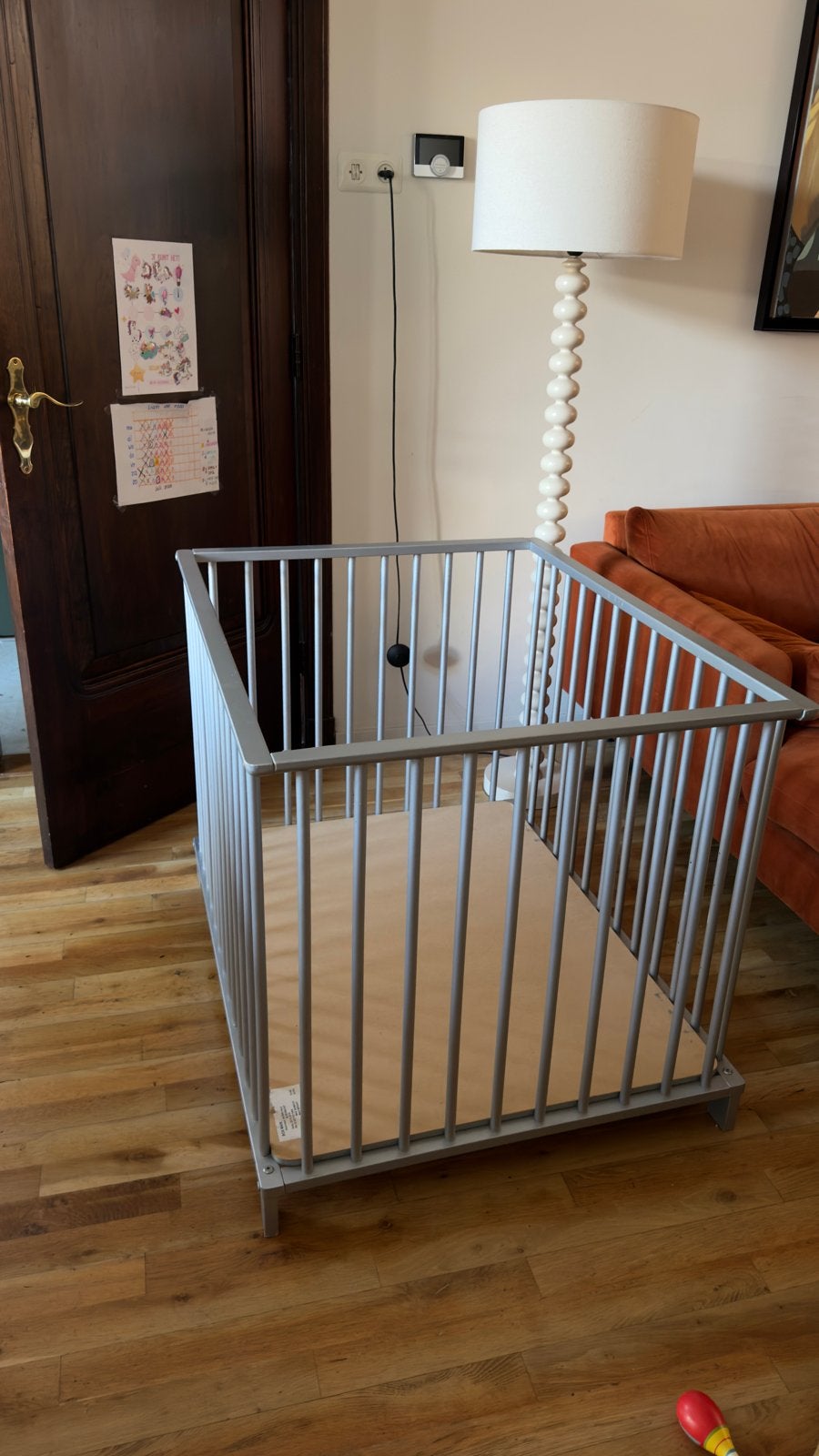 Grijs ledikantje voor baby of peuter, Ophalen, Gebruikt, Ledikant