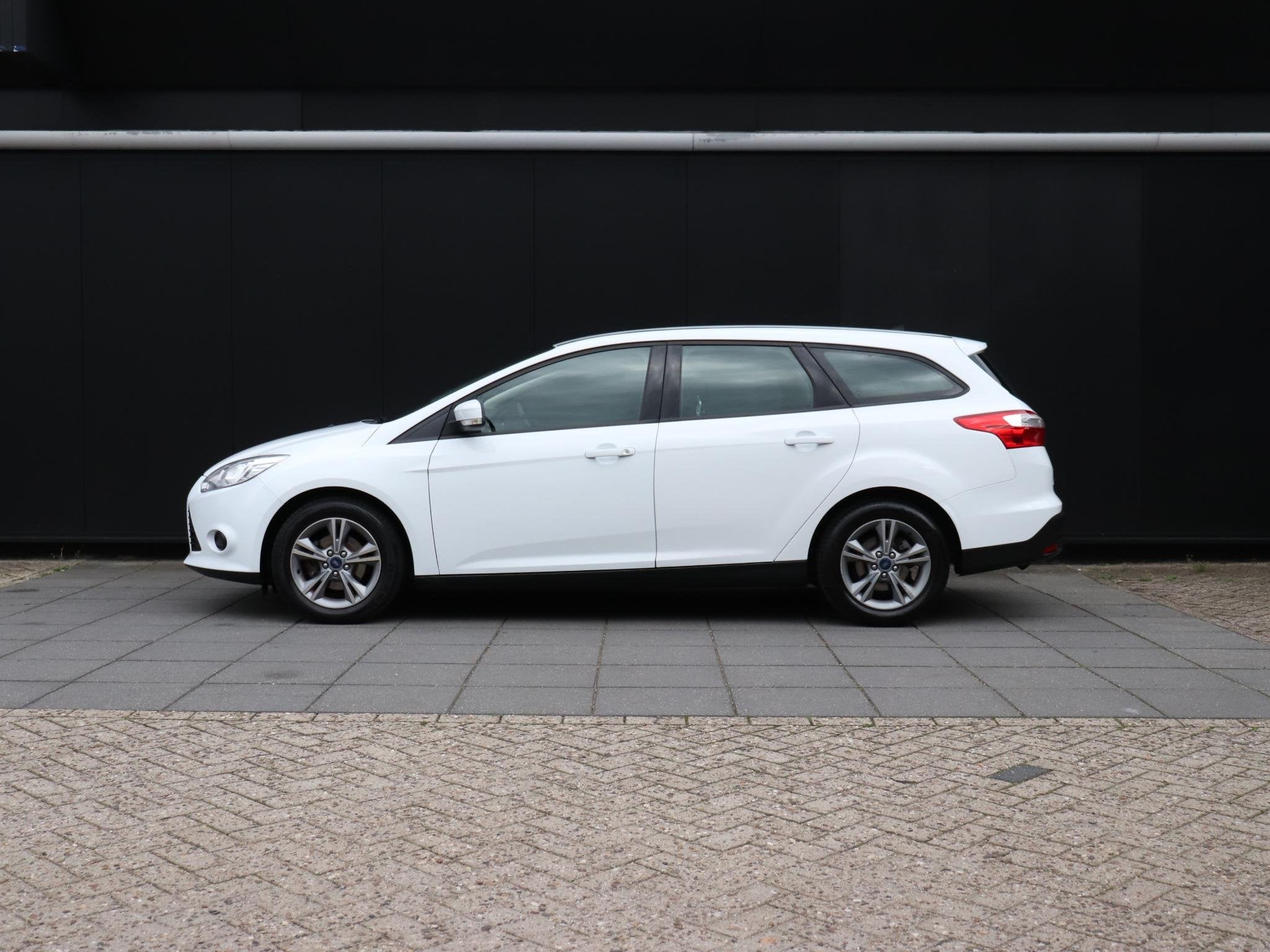 Ford Focus Wagon 1.0 EcoBoost Edition | TREKHAAK | CRUISE |, Euro 5, Gebruikt, Zwart, Wit