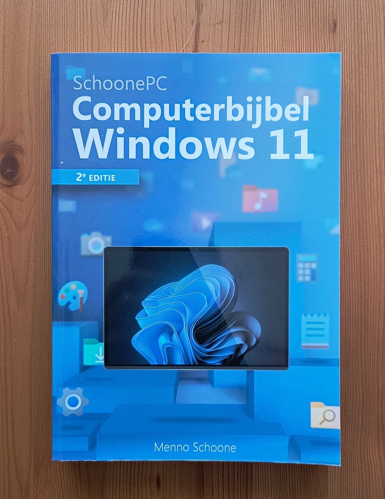 SchoonePC Computerbijbel Windows 11 - 2e editie, Ophalen of Verzenden, Zo goed als nieuw, Overige onderwerpen