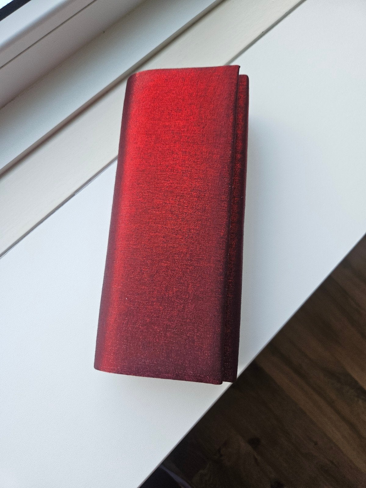 Elegante Bordeauxrode Satijnen Clutch / Avondtas - Nieuw, Ophalen of Verzenden