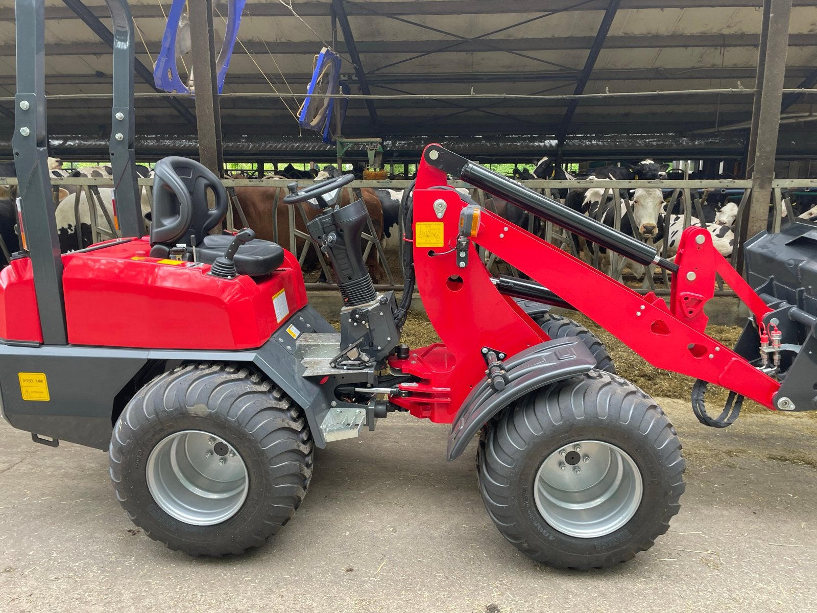 Demo machine met derde functie, snelwissel, bak en lepels, Ophalen, Nieuw, Tot 80 Pk, Tot 2500