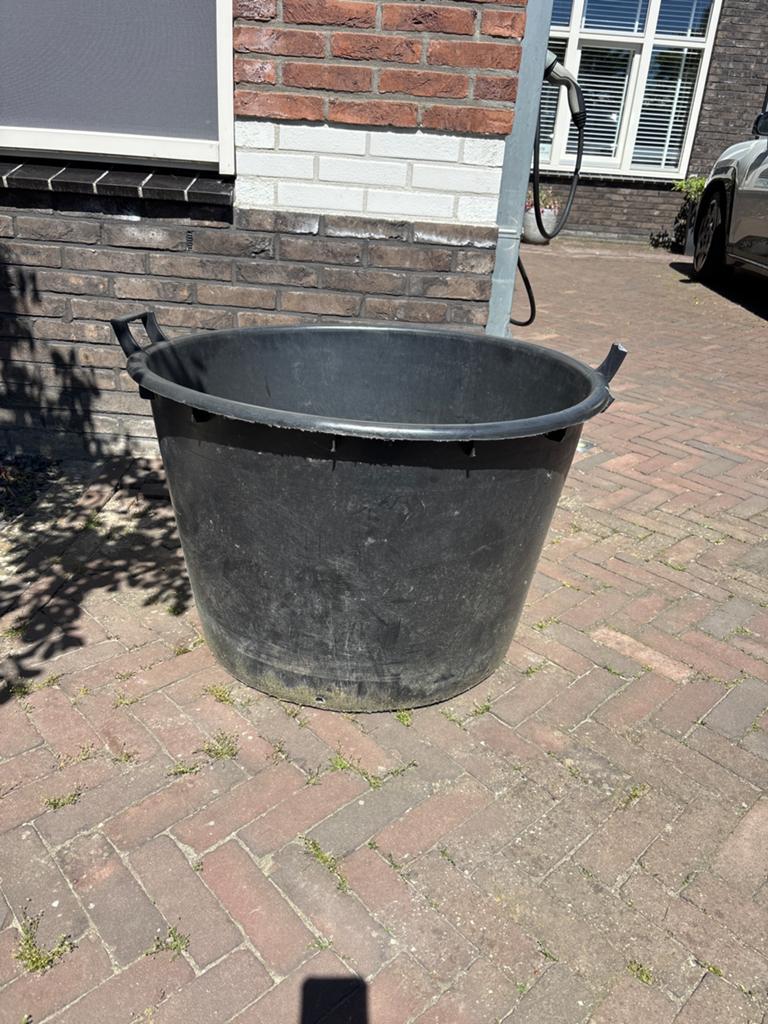 Grote Zwarte Kunststof Kuip 80 cm- Robuust en Veelzijdig, Ophalen, Kunststof, Gebruikt, Balkon