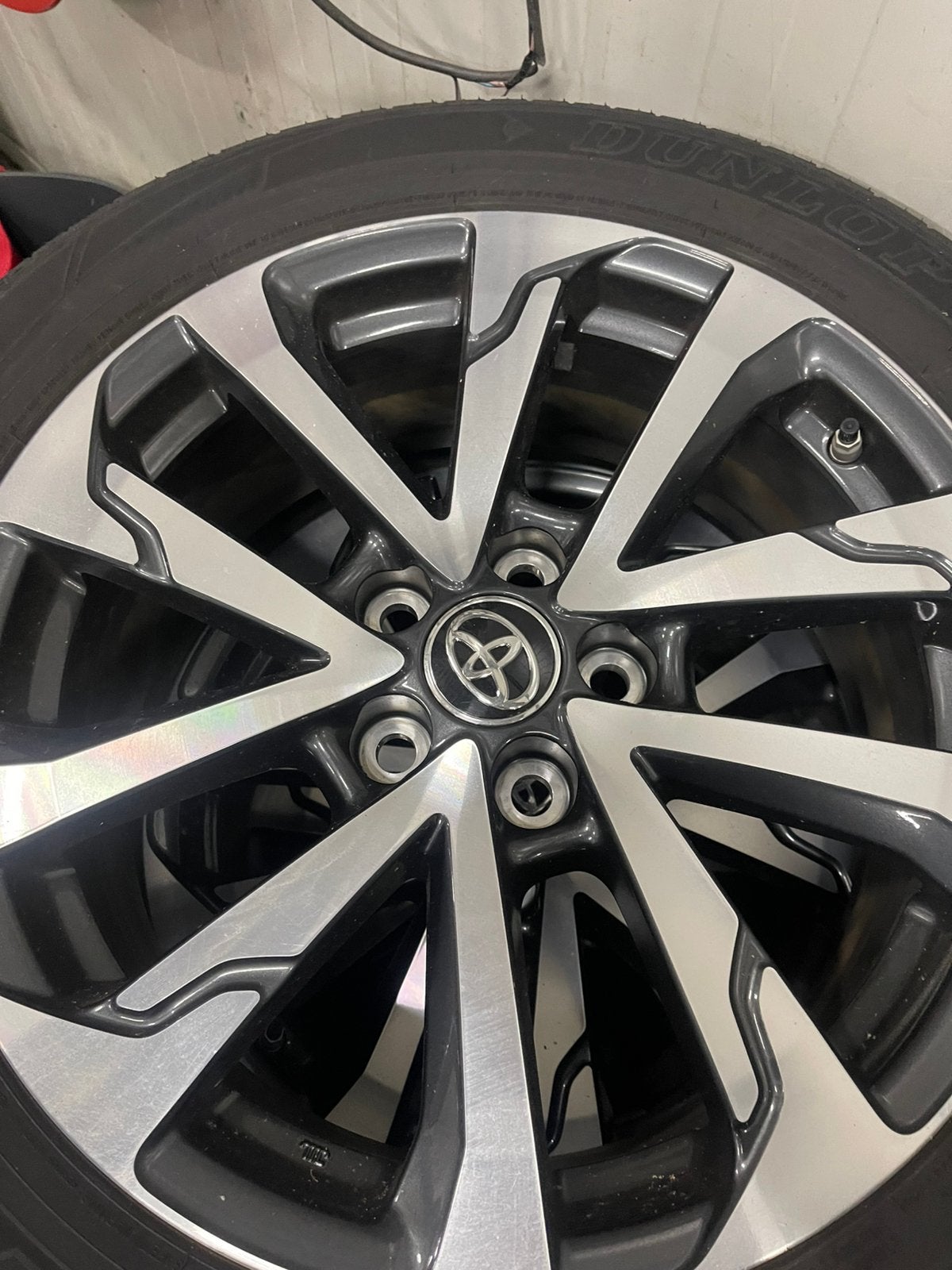 Toyota Corolla Cross LMvelgen met banden 2024, Ophalen of Verzenden, Toyota, Bumper