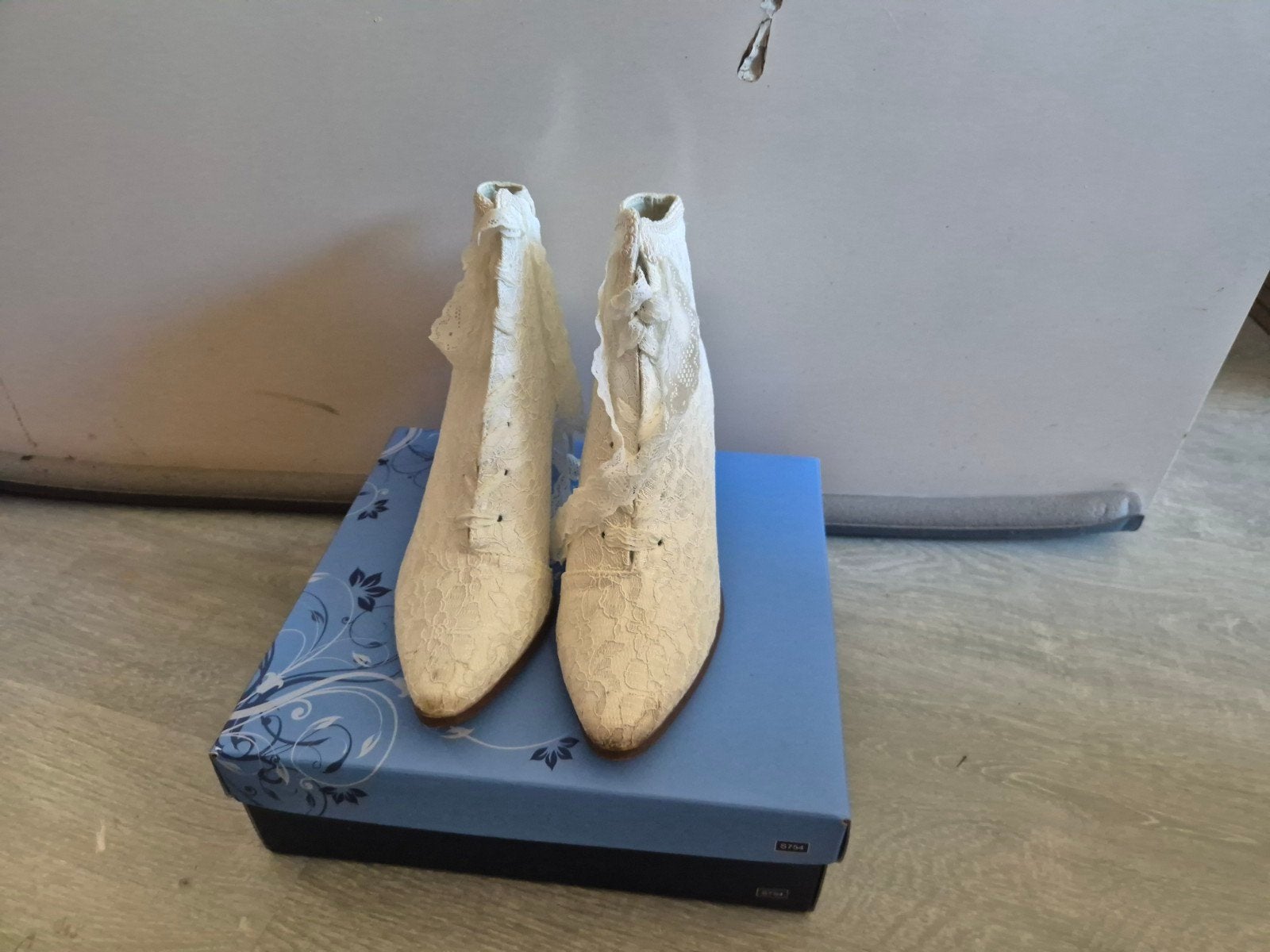 Ivory Satijn-Kant Victoriaanse Laarzen Maat 39, Kleding | Dames, Wit, Ophalen of Verzenden, Zo goed als nieuw, Espadrilles of Moccasins