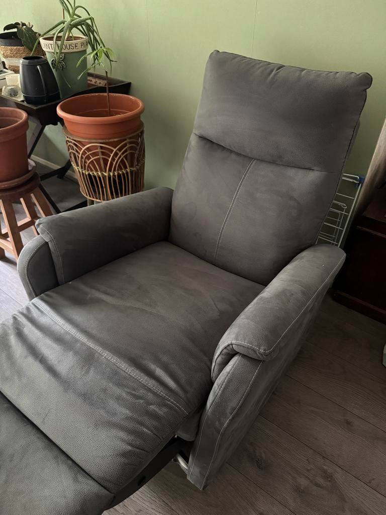 Grijze automatische relaxstoel met voetsteun, Ophalen, Zo goed als nieuw, 50 tot 75 cm