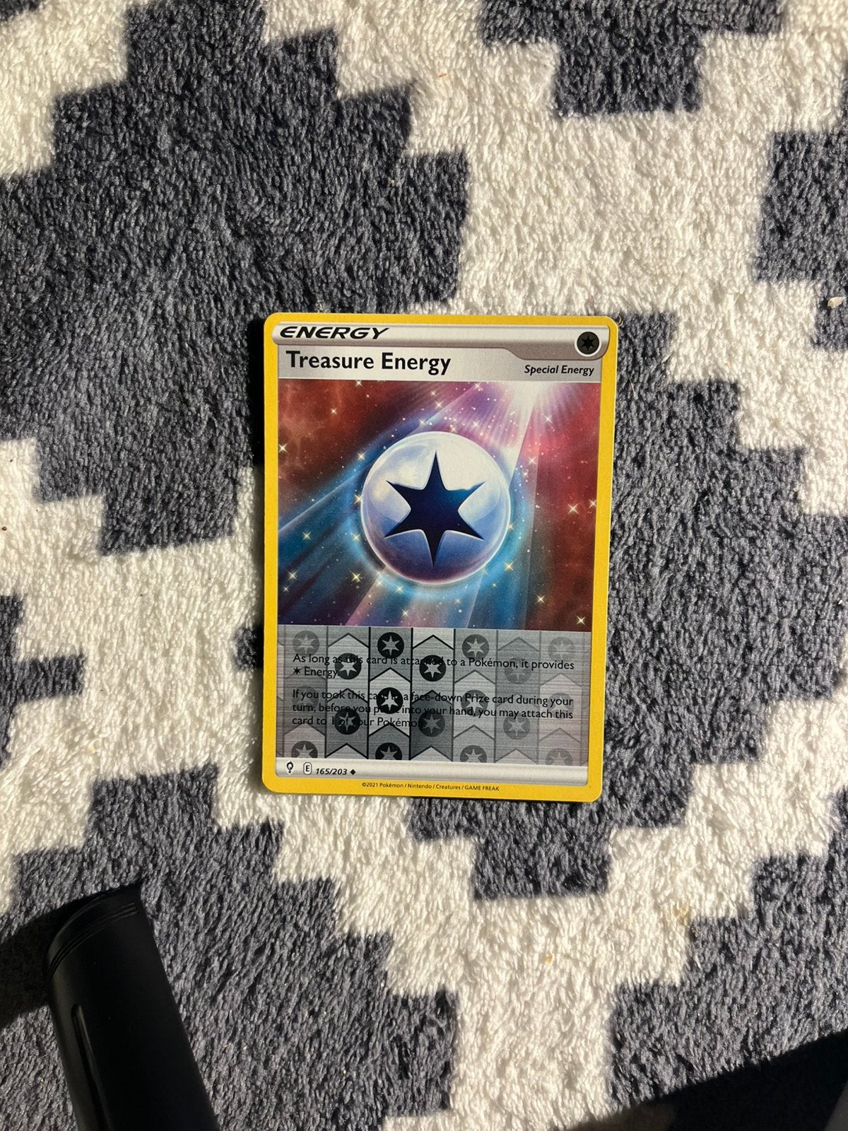 Holo Pokémon Kaart: Treasure Energy 165/203 - Goede Staat, Ophalen of Verzenden, Zo goed als nieuw, Losse kaart, Foil