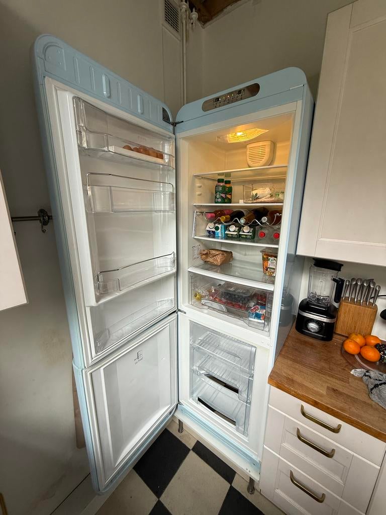 Smeg FAB32LAZN1 pastelblauw retro koel-vriescombinatie No Fr, Witgoed en Apparatuur, Koelkasten en IJskasten, Ophalen, 200 liter of meer