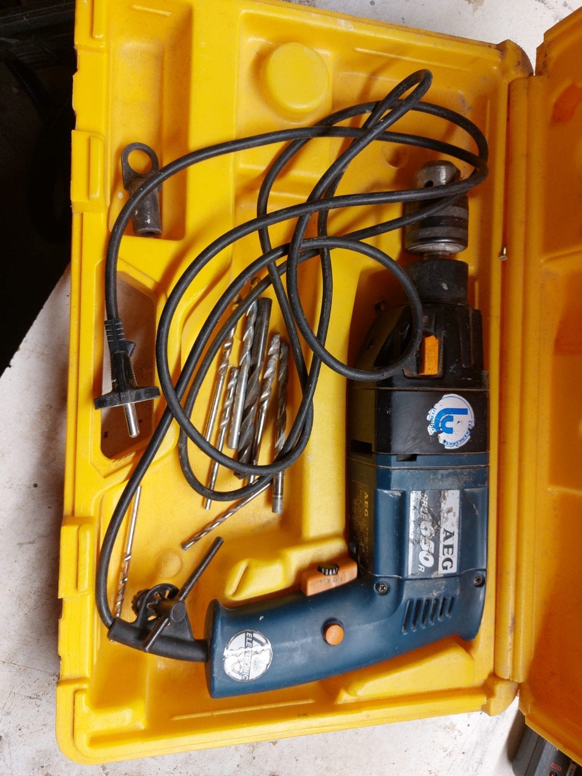 AEG SB2E 650 Klopboormachine met koffer en boren, Boormachine, Ophalen of Verzenden, Klopboormechanisme, Gebruikt