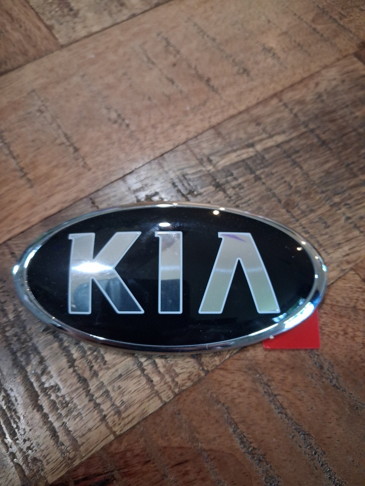Nieuw origineel kia embleem, Ophalen of Verzenden, Nieuw, Kia