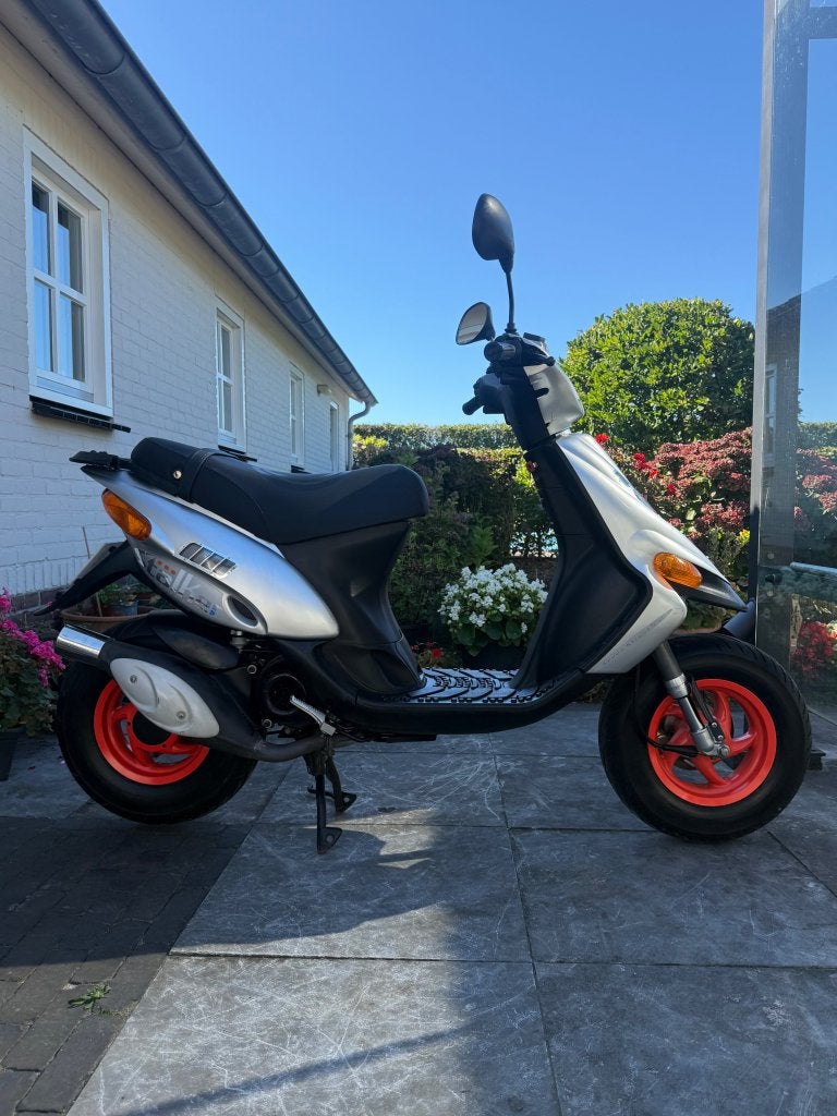 Foto 2 van ⭐️Gilera stalker 50cc 2 takt zilvergrijs Brom Z.G.A.N. ⭐️