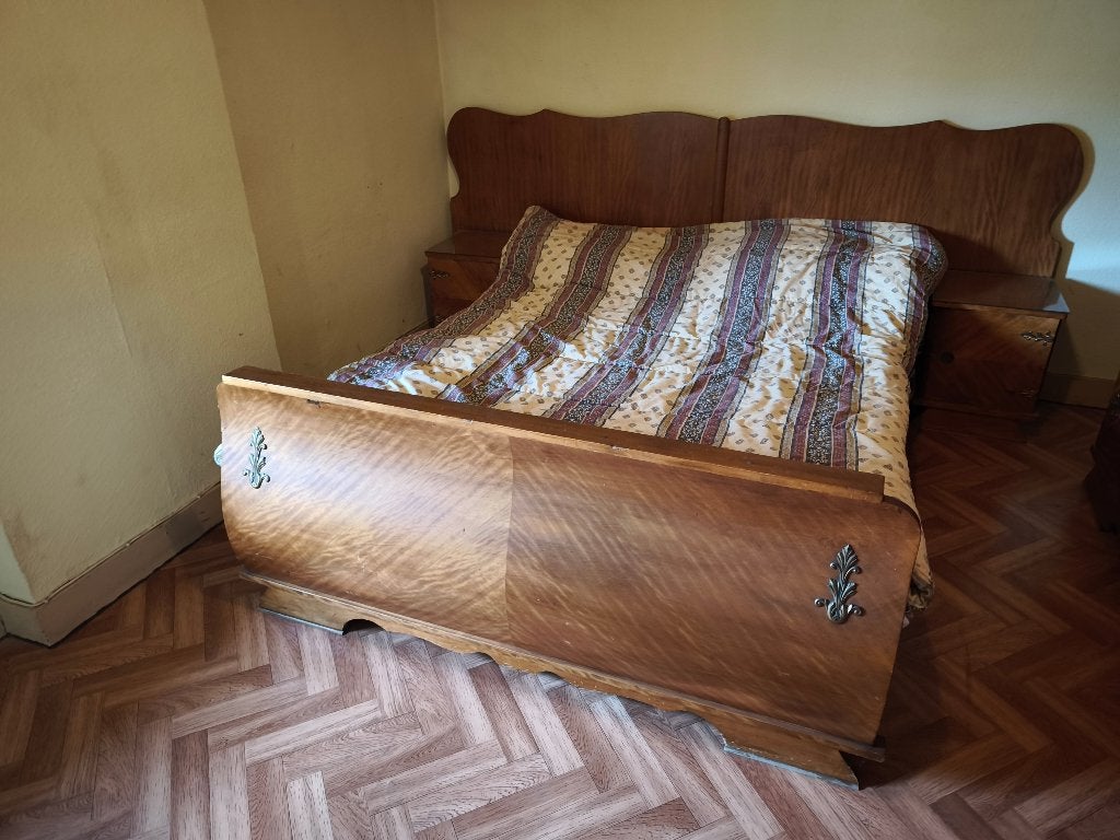 Bed te koop (eventueel inclusief bijbehorende nachtkastjes), Ophalen, Gebruikt, Overige kleuren, Twijfelaar