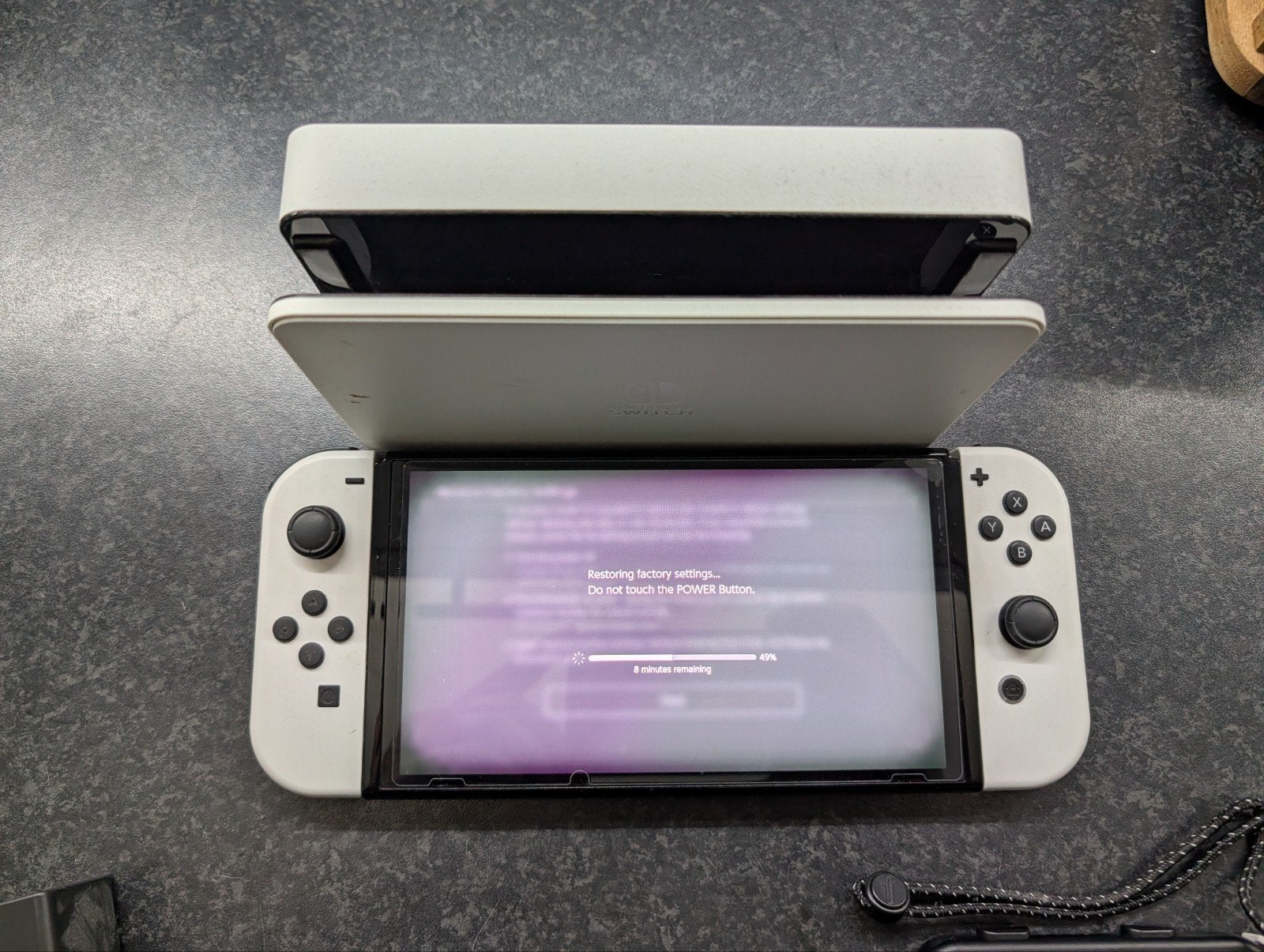 Foto 7 van Nintendo Switch OLED + 5 Fysieke Games (Mario Kart 8, Switch