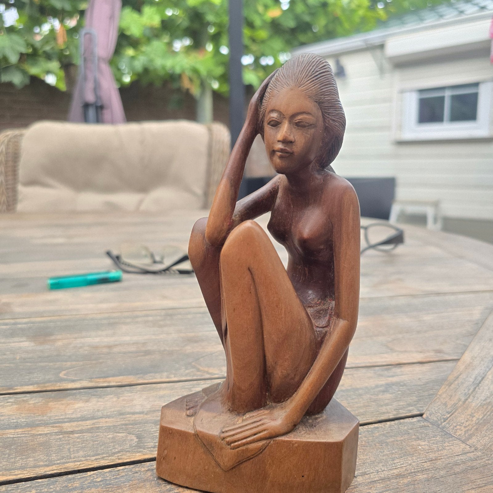 Balinese  Houten Beeldje Zittende Vrouw, Antiek en Kunst, Ophalen, Art deco, Handgemaakt, 20 - 50 cm
