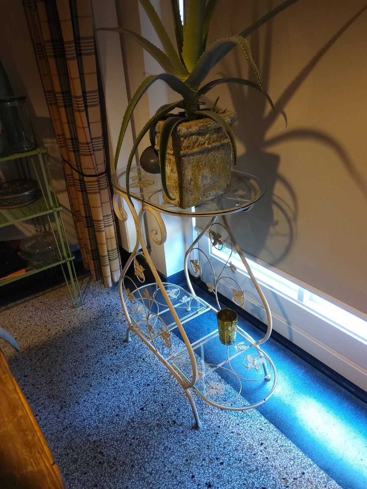 Wit stalen plantentafeltje met 3 glazen platen, Huis en Inrichting, Ophalen, Gebruikt, Wit, Metaal