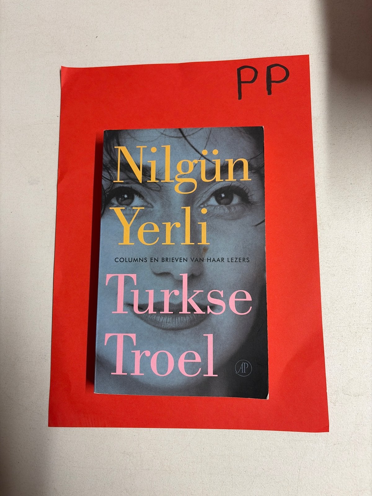 Nilgün Yerli - Turkse Troel (Columns en Brieven), Boeken, Ophalen of Verzenden, Gelezen, Nederland